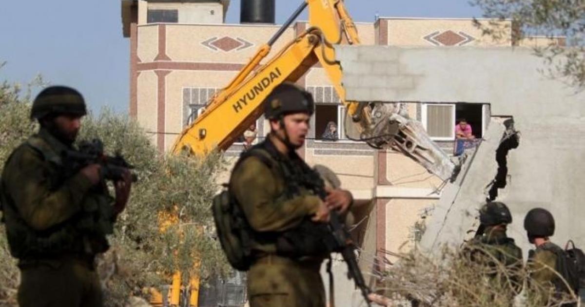 الاحتلال يخطر بهدم بناية سكنية و3 منازل أحدها قيد الإنشاء جنوب طولكرم
