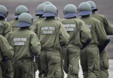 يتطلب القانون الحالي التقصي عن الجنود بعد أن يتم تجنيدهم