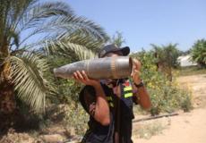 شرطي بغزة يتلف قذيفة اسرائيلية