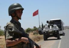 جندي تركي على الحدود التركية مع سوريا. (أرشيفية)