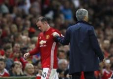  جوزيه مورينيو(يمين) وواين روني(يسار)