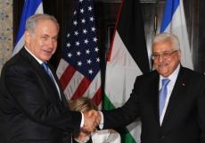 الرئيس الفلسطيني محمود عباس خلال لقائه مع رئيس الوزراء الإسرائيلي 