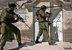 قوات الاحتلال تداهم منازل المواطين في قلقيلية