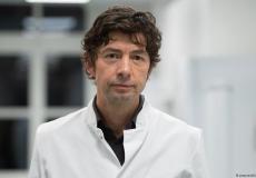 عالم الفيروسات الألماني البروفيسور كريستيان دروستن