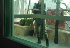 الاحتلال يقتحم منزل عائلة الشهيد فادي قنبر