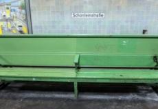 كان الرجل نائما على مقعد في احدى محطات مترو الانفاق في برلين