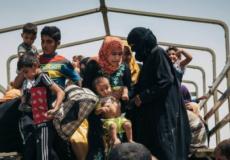 يواجه مئات العراقيين ظروفا قاسية بعد هروبهم من مدينة الموصل مع تواصل المعارك.