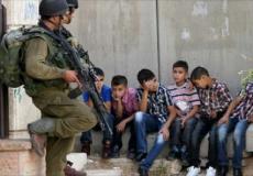 جنود الاحتلال الاسرائيلي يحتجزون أطفالا  فلسطينيين"أرشيف"