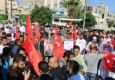 فلسطينيون يدعمون تركيا