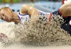 سيشارك في الاحتفال فائزون بميداليات أولمبية، ومن بينهم غريغ راذرفورد الحائز على ميدالية في الوثب الطويل