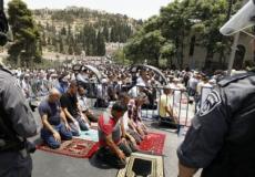 قوات إسرائيلية تحاصر المصلين بالحرم القدسي