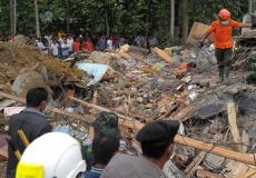 مصرع 14 شخصا إثر زلزال ضرب جزيرة لومبوك في اندونيسيا