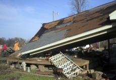 العواصف اقتلعت أسقف المنازل في ولاية ميسيسيبي