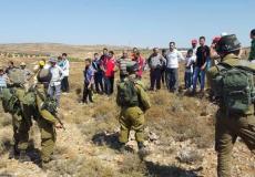 قوات الاحتلال تمنع المزارعين من حصاد عملهم في قرى جنوب نابلس