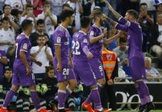 لاعبو ريال مدريد يحتفلون بأحد الأهداف