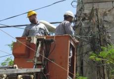 طواقم شركة الكهرباء في غزة