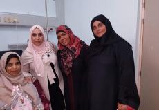 وفد من لجان العمل النسائي يزور المسعفة المصابة شروق أبو مسامح 