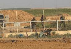 الاحتلال يعتقل فلسطينيين من غزة - ارشيفية