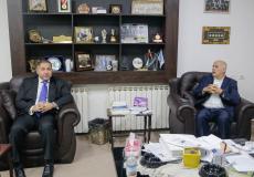 الرجوب يلتقي السفير المصري