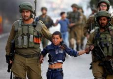 قوات الاحتلال تعتقل طفلا فلسطينا - ارشيف