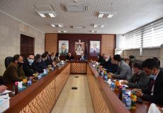 رئيس الوزراء محمد اشتية، خلال افتتاحه مستشفى الهلال الأحمر المخصص لعلاج مرضى كورونا