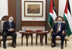 خلال لقاء الرئيس عباس بحنا ناصر (وفا)