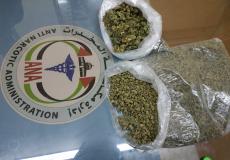 ضبط كيلو ونصف مواد مخدرة مع 3 أشقاء بالخليل