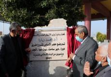 وزير الاشغال العامة والاسكان محمد زيارة يفتتح طرق بالخليل