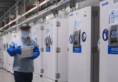 من داخل أحد مختبرات شركة فايزر الأمريكية