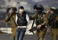قوات الاحتلال الاسرائيلي تعتقل فلسطيني - ارشيفية