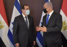 بنيامين نتنياهو (يمين) وطارق الملا ( يسار)