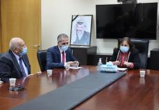 وزيرة الصحة تجتمع بأعضاء من الهيئة الإدارية، وإدارة مستشفى جمعية المقاصد الخيرية