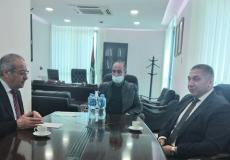 اجتماع عضو اللجنة التنفيذية تيسير خالد بالسفير المصري لدى فلسطين طارق طايل