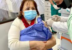 وزيرة الصحة الفلسطينية مي الكيلة تتلقى لقاح كورونا