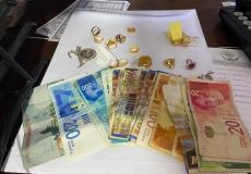 القبض على سارقة مصاغٍ ذهبية