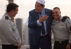 حسن الشلغومي خلال لقائه بقادة إسرائيليين