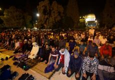 الآلاف يؤدون صلاة التراويح في المسجد الأقصى