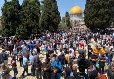 آلاف المصلين في المسجد الأقصى في الجمعة الأولى من رمضان