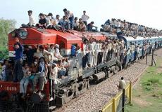 صورة تعبيرية . أحد القطارات في الهند