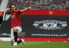 كافاني سجل الهدف الثالث