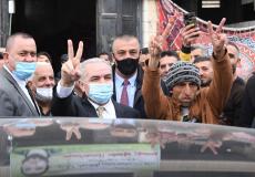 إشتية يزور منزل الأسير المحرر منصور الشحاتيت