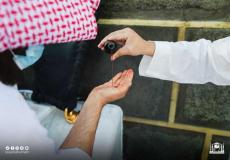 شاهد تطيب الكعبة المشرفة في مكة بدهن العود الفاخر