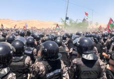 مئات الأردنيين في وقفة احتجاجية قرب حدود بلادهم مع فلسطين