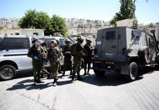 الاحتلال يطلق النار تجاه شاب فلسطيني بالخليل