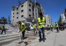 تنظيف شوارع غزة بعد العدوان الاسرائيلي الأخير