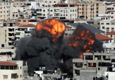 لحظة قصف مقر بنك الإنتاج الفلسطيني غرب غزة