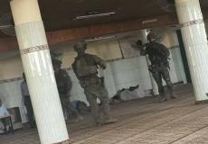 الجيش الإسرائيلي خلال إقتحامه مساجد قرية عقربة / نابلس