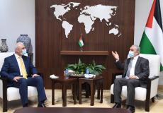 اشتية خلال لقاء القنصل المصري