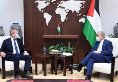 محمد اشتية يبحث مع المبعوث الأوروبي لعملية السلام ملف إعادة إعمار غزة