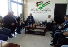 أبو هولي يجري زيارة تفقدية لمخيم بيرزيت